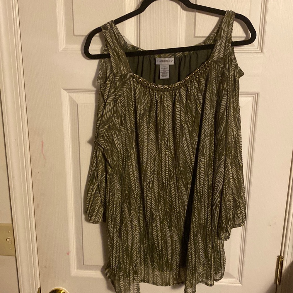 Long sleeve cold shoulder shirt